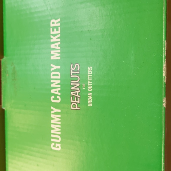 Never Used! Urban Outfitters Gummy Candy Maker in Peanuts cartoon (Snoopy) - Picture 7 of 12
